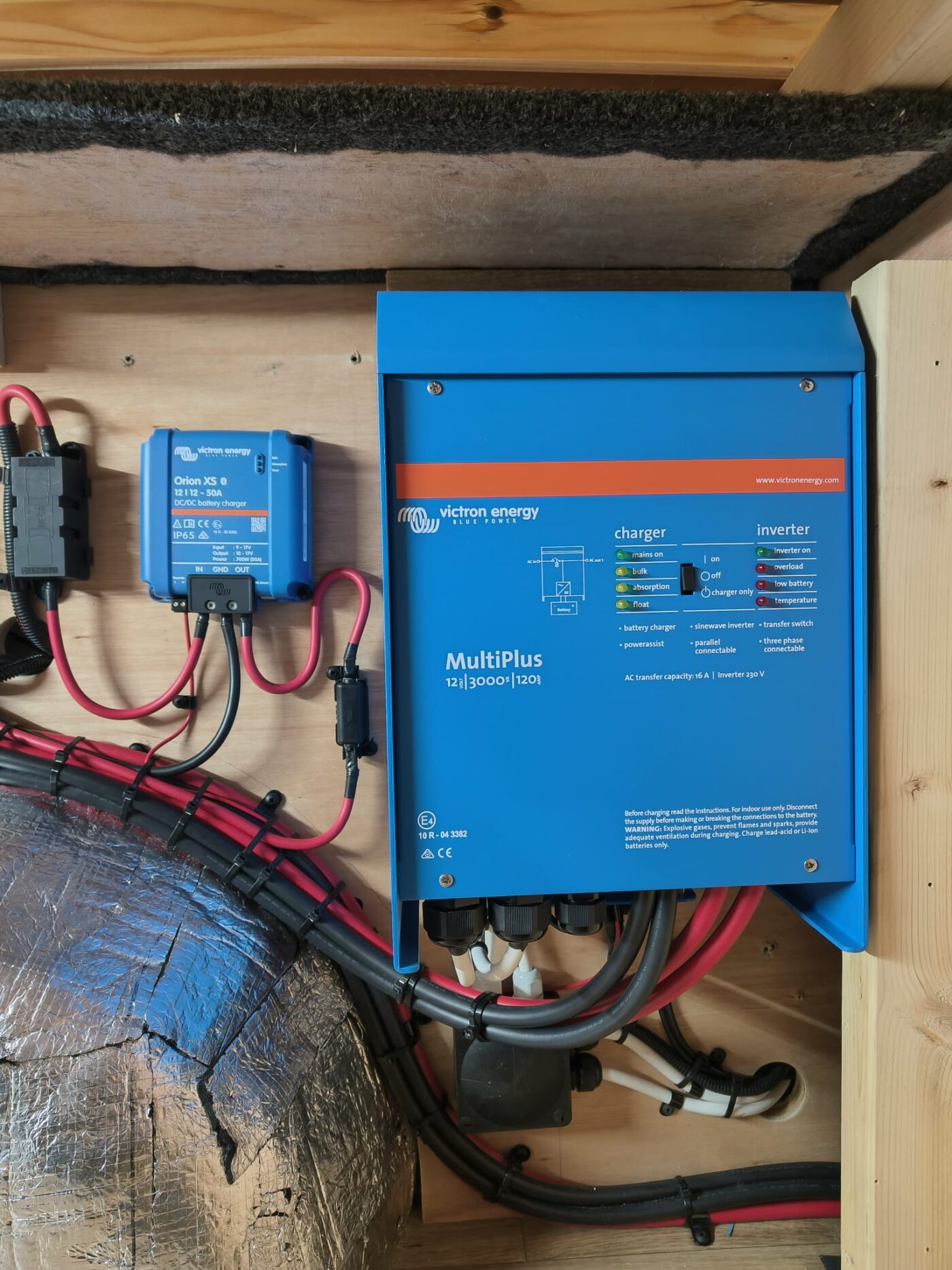 Victron MultiPlus Pure Sine Wave Inverter Charger 3000w - Image 4