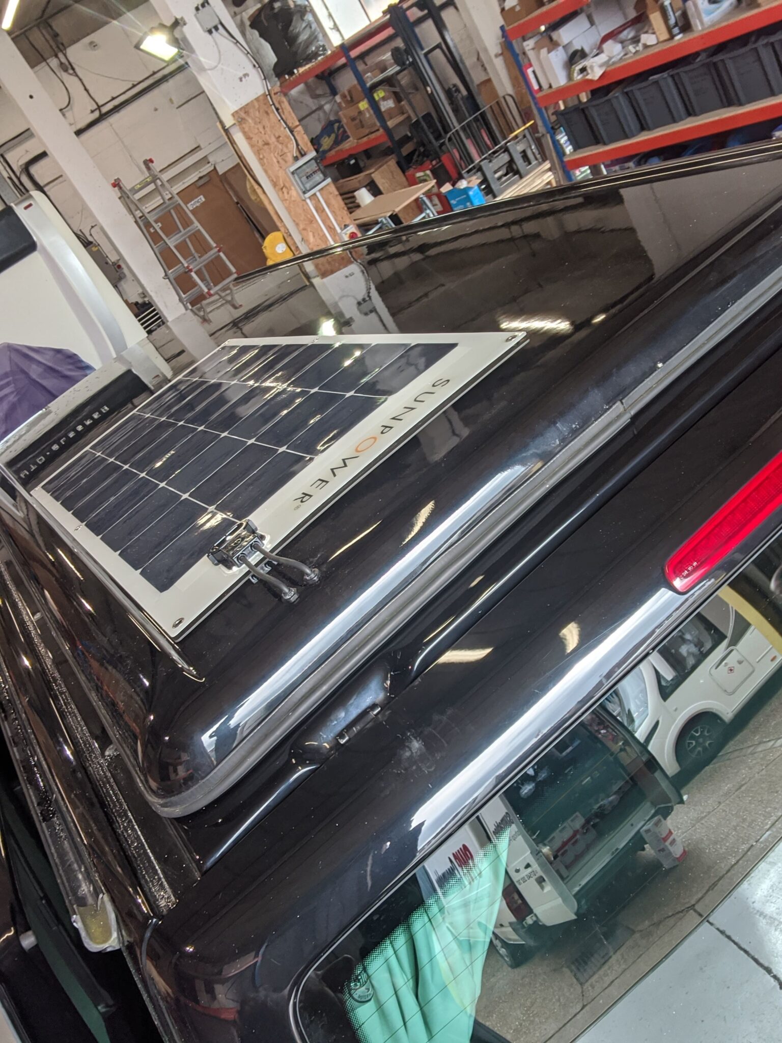 SUNPOWER 110w Semi Flexible 12v Solar Panel Kit
