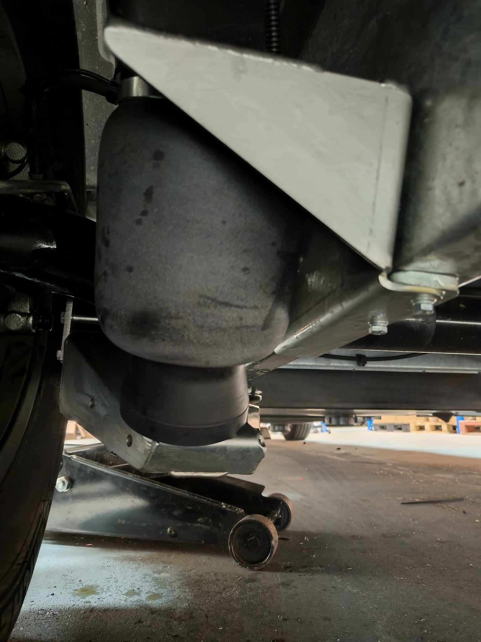 Dunlop Semi Air Suspension with Compressor - Fiat AL-KO Single Axle Chassis