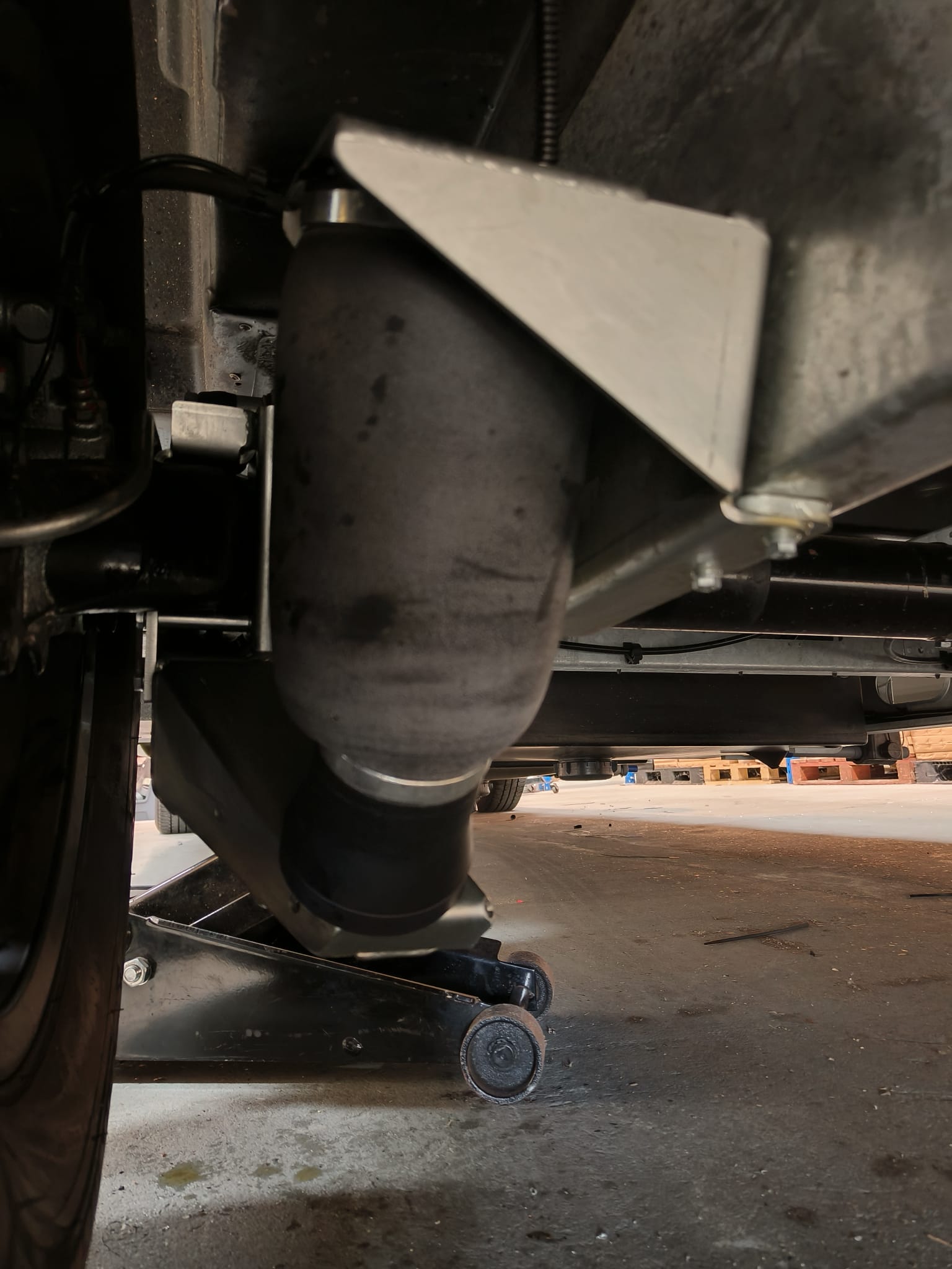 Dunlop Semi Air Suspension with Compressor - Fiat AL-KO Single Axle Chassis - Image 2
