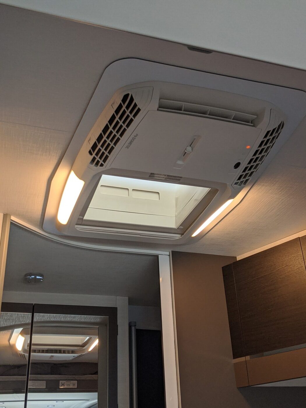 Dometic Fresh Light 2200 - Image 3